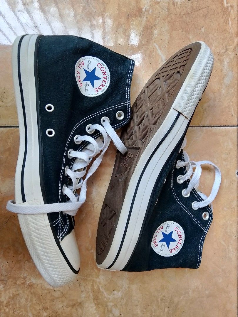 Sepatu Converse original Fesyen Pria Sepatu Sneakers di Carousell