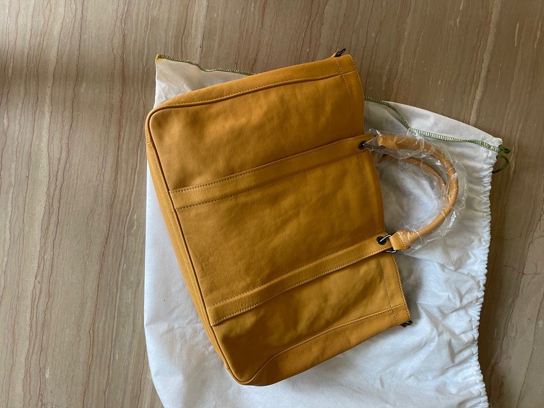 Tas longchamp original beli di korea Fesyen Wanita Tas Dompet di Carousell
