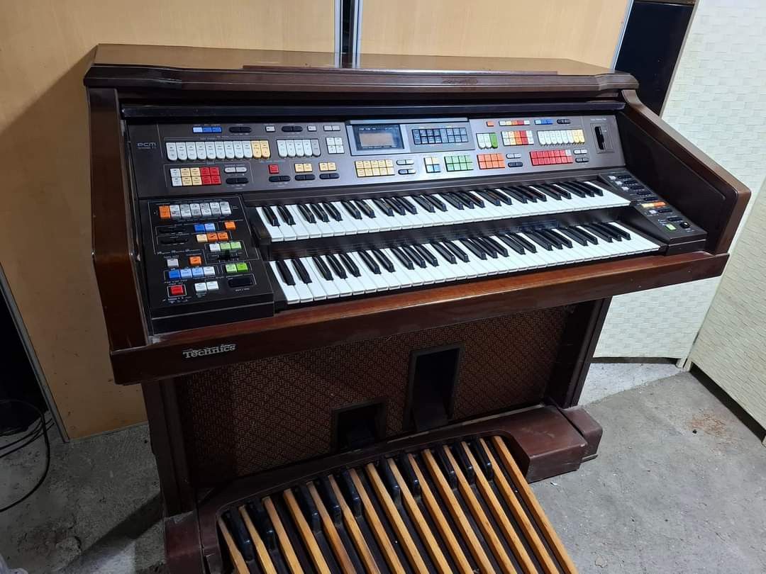 Technics F2 Full Pedal (Category: Musical Instruments) located in Guiguinto. Submitted by Piano21 (Listing ID 1326206942, Image 2). Description: Technics F2 Full Pedal Organ Pm for more details Fb Page:The Piano Gallery Philippines 09365418503.