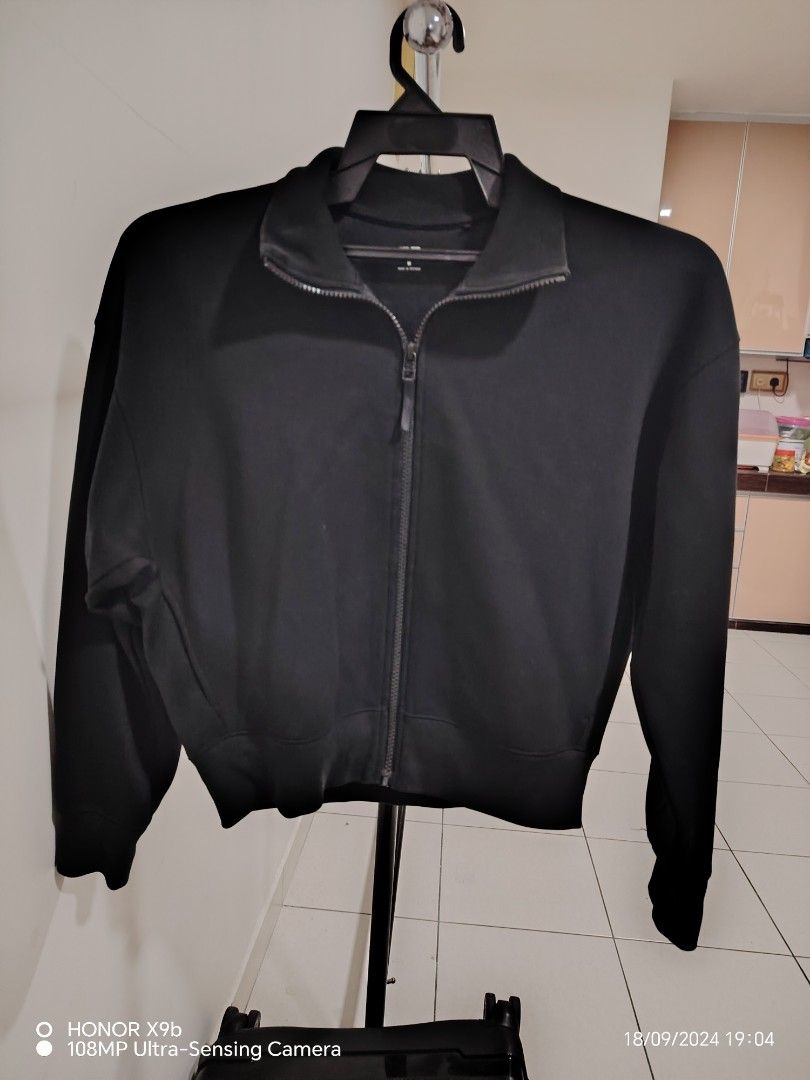 Tracktop uniqlo hot sale