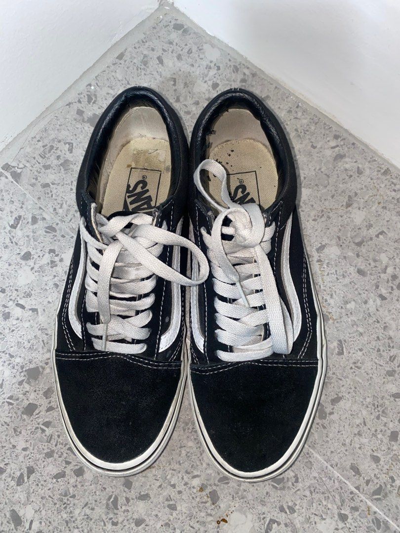 VANS OLD SKOOL SNEAKERS (Classic) (Category: Sneakers) located in Cavite. Submitted by the.selective_ (Listing ID 1326256904, Image 1). Description: 👍🏻Original price: Php 3,500 👍🏻No box, still like new condition. 👎🏻Issue: medyo may peel off na ‘yung leather sa COLLAR/LINING (hindi naman noticeable outside) .