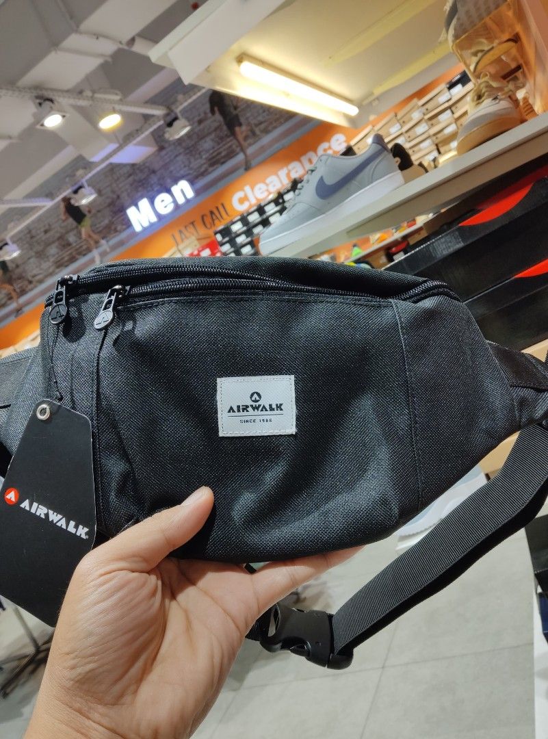 Waistbag airwalk, Fesyen Wanita, Tas Dompet di Carousell