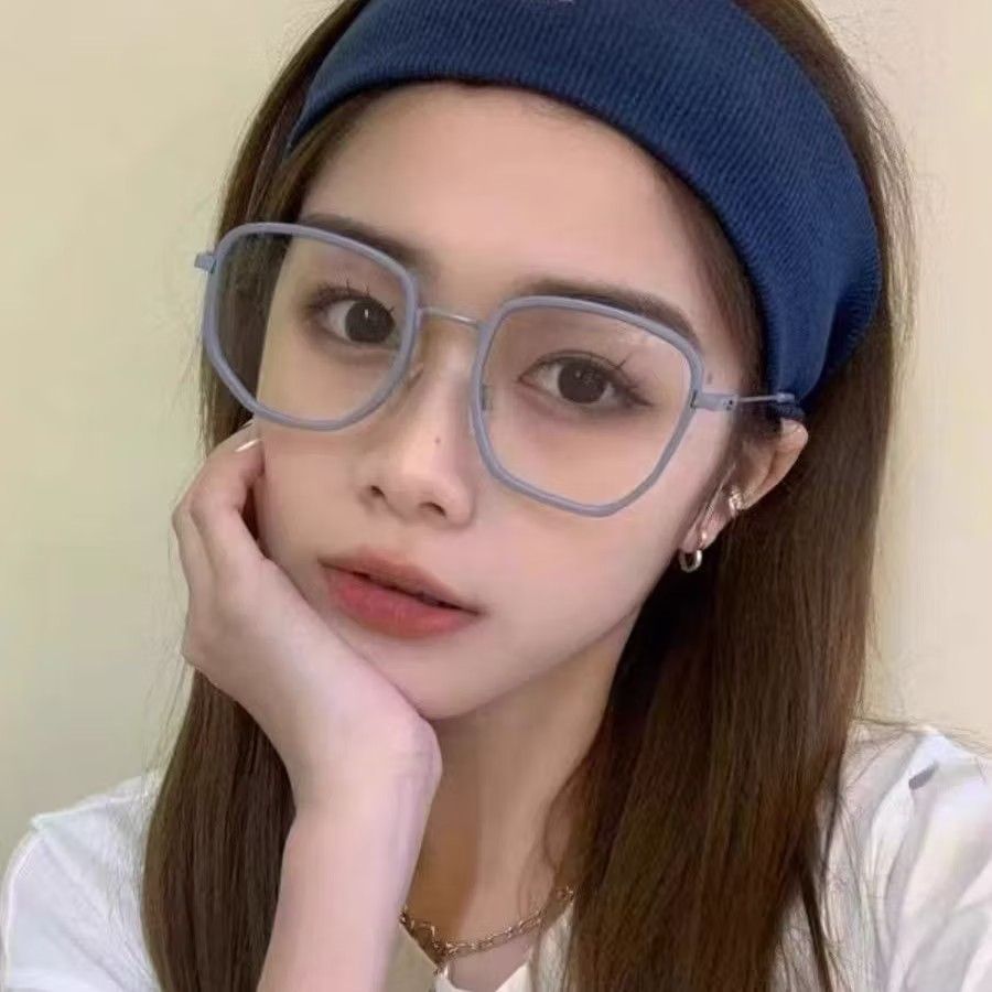 -1.00 Graded Eyeglasses for Nearsighted (Category: Sunglasses & Eyewear) located in Quezon City. Submitted by annsb3 (Listing ID 1326406636, Image 2). Description: Grade: -1.00 Color: Glossy Blue Gender: Female Frame Height: 47mm Frame Width: 142mm Lens width: 50mm Lens height: 51mm Width of the nose: 17mm Includes: Plastic case, cloth 2nd pic is the when worn pic, last pic is the actual pic RFS: Wrong grade bought Shipping via Lalamove or Gogoex
