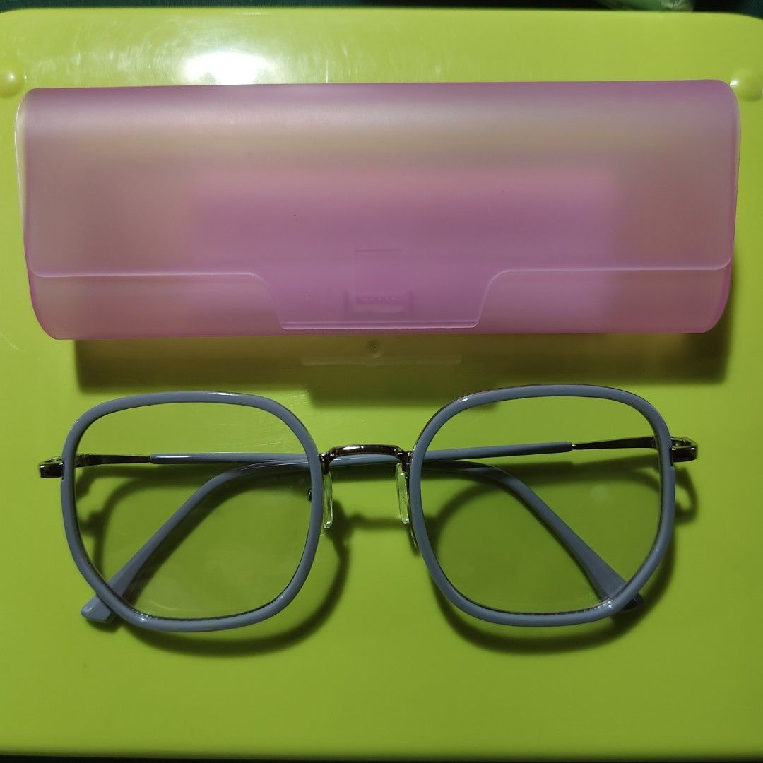 -1.00 Graded Eyeglasses for Nearsighted (Category: Sunglasses & Eyewear) located in Quezon City. Submitted by annsb3 (Listing ID 1326406636, Image 3). Description: Grade: -1.00 Color: Glossy Blue Gender: Female Frame Height: 47mm Frame Width: 142mm Lens width: 50mm Lens height: 51mm Width of the nose: 17mm Includes: Plastic case, cloth 2nd pic is the when worn pic, last pic is the actual pic RFS: Wrong grade bought Shipping via Lalamove or Gogoex