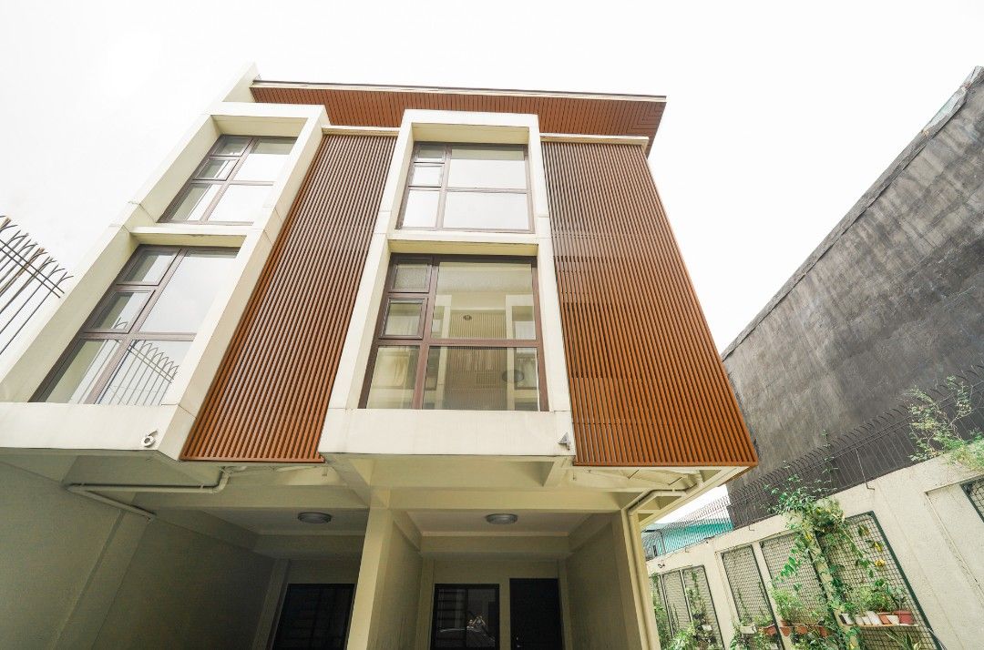 3 Storey Cubao Townhouse (Category: Townhouse) located in Quezon City. Submitted by mooneon (Listing ID 1326443745, Image 1). Description: 3 Storey Cubao Townhouse New for SALE Location: 13th Ave Cubao QC Lot area: 42.70sqm Floor area: 125sqm . -3 Bedrooms -2 Toilets and baths -1 Powder room -1 Car garage Great location: -5 mins to EDSA -7 mins to C5 -7 mins to gateway mall -10 mins to greenhills FOR SALE: 11.5M Cash or bank financing Direct to o