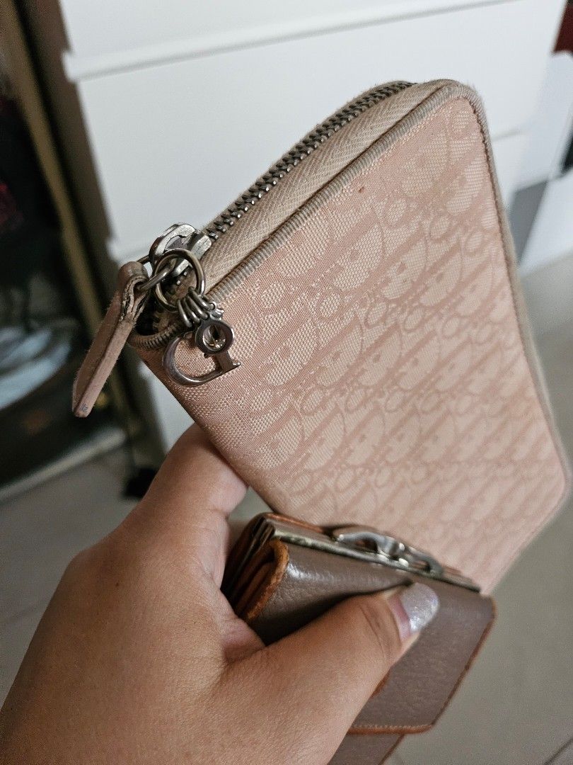 Authentic Dior Bundle Wallets (Category: Luxury Bags & Wallets) located in Antipolo. Submitted by frostymmer (Listing ID 1326482002, Image 2). Description: Authentic Dior Bundle Wallets Money back guaranteed authentic 💯 Shipping from Cainta.