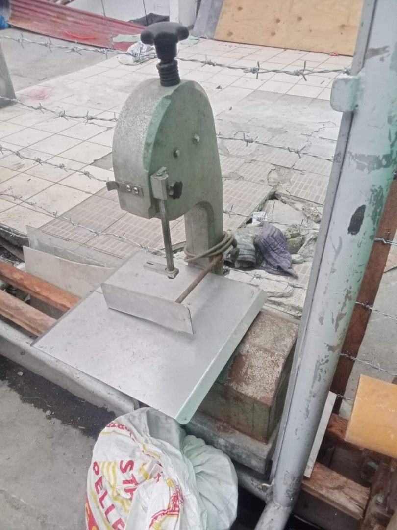 Bonesaw Machine/meat frozen (Category: Industrial Equipment) located in Manila. Submitted by carou51104 (Listing ID 1326340023, Image 3). Description: For Sale :Bonesaw Machine/ meat frozen cutting nastock lng po but all is good condition ,may missing parts lng po sa bonesaw ung nka circle ... meet up or deliver via lalamove you can call this #: 09164904661.