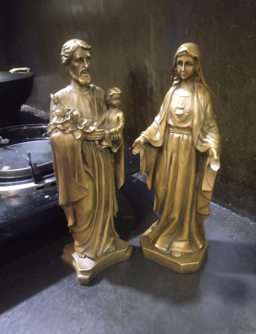 Brass mama Mary & st. Joseph statue pair display (Category: Religious Items) located in Manila. Submitted by kurukutuk (Listing ID 1326439547, Image 2). Description: brass Mama Mary & St. Joseph statue pair display 12 x 4 inches HxL made of brass.