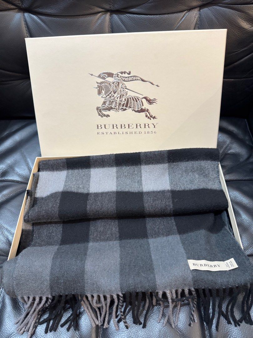 Burberry scarf packaging best sale