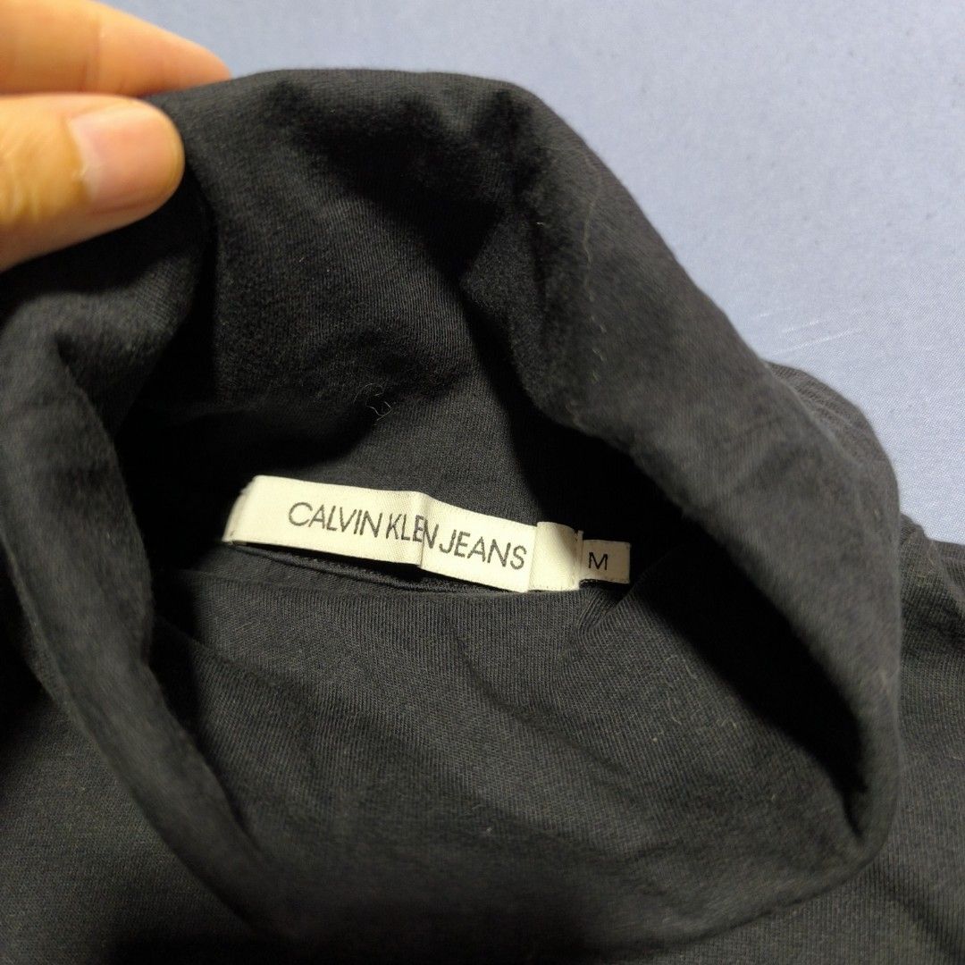Calvin Klein Turtle Neck (Category: Longsleeves) located in Mandaluyong City. Submitted by willow_bear (Listing ID 1326412496, Image 3). Description: .