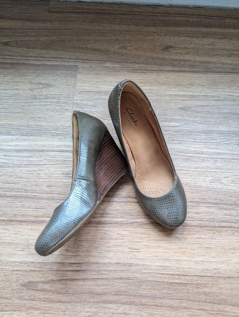 Clarks artisan wedge shoes hotsell