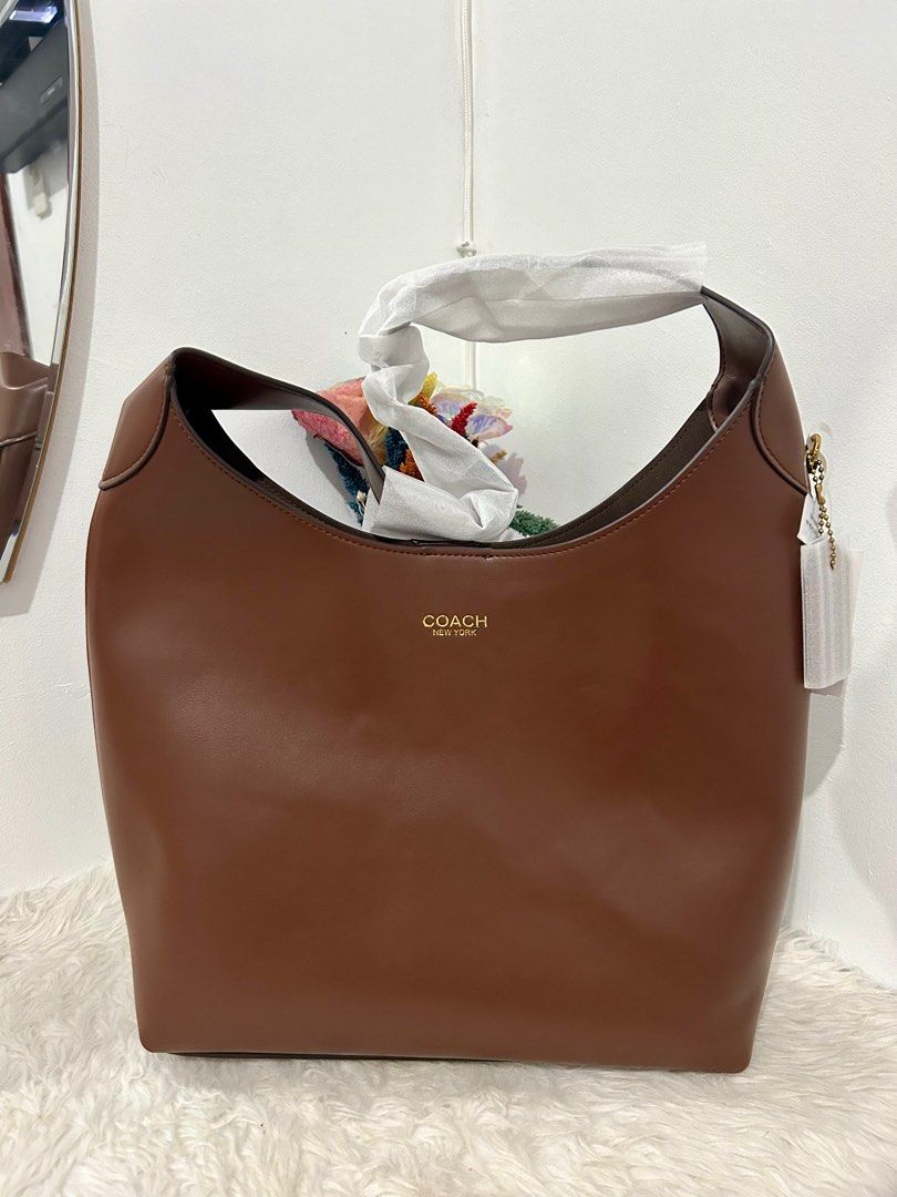 Coach Brooklyn 28‼️ (Category: Luxury Bags & Wallets) located in Las Pinas. Submitted by yhn_boutique (Listing ID 1326404681, Image 1). Description: Bnew W/ complete inclusions Lalamove sameday delivery J&T pay today ship today Actual pic posted DM♥️.