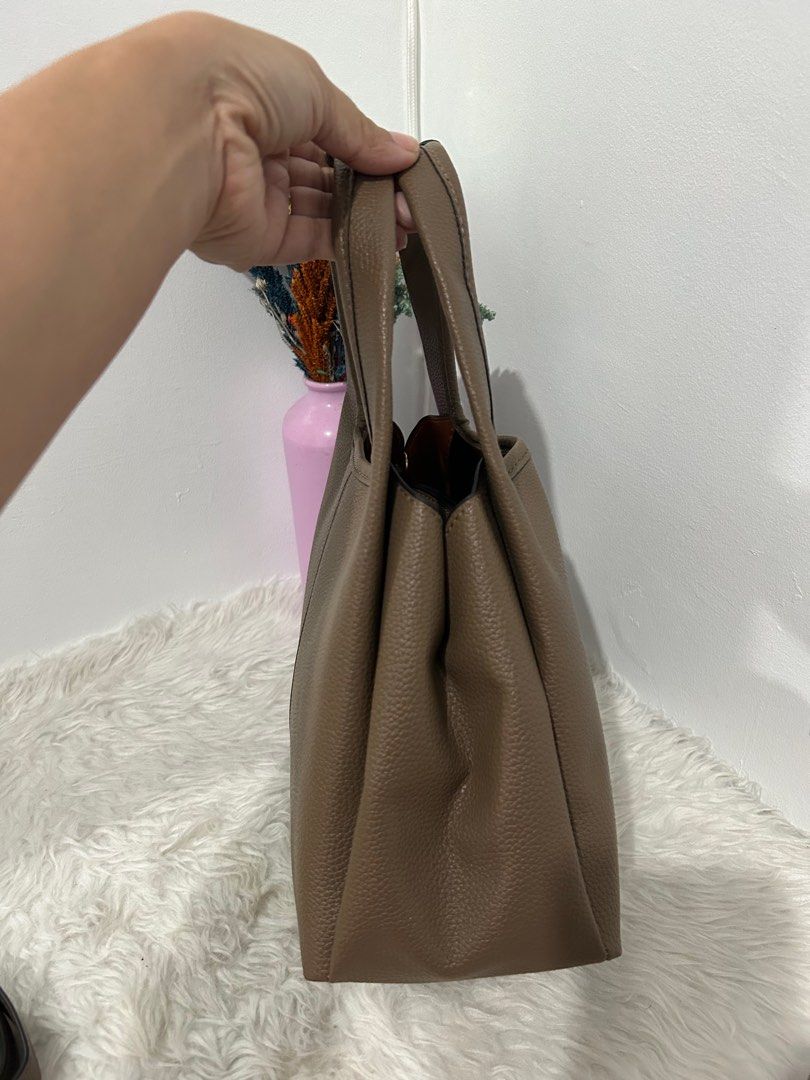 Coach Lana 23‼️ (Category: Luxury Bags & Wallets) located in Las Pinas. Submitted by yhn_boutique (Listing ID 1326404401, Image 3). Description: Actual pic posted Bnew w/ complete inc. Lalamove sameday delivery J&T pay today ship today Actual pic posted ♥️.