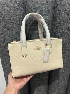 (Category: ) located in . Submitted by yhn_boutique (Listing ID 1326347425, Image 1). Description: .