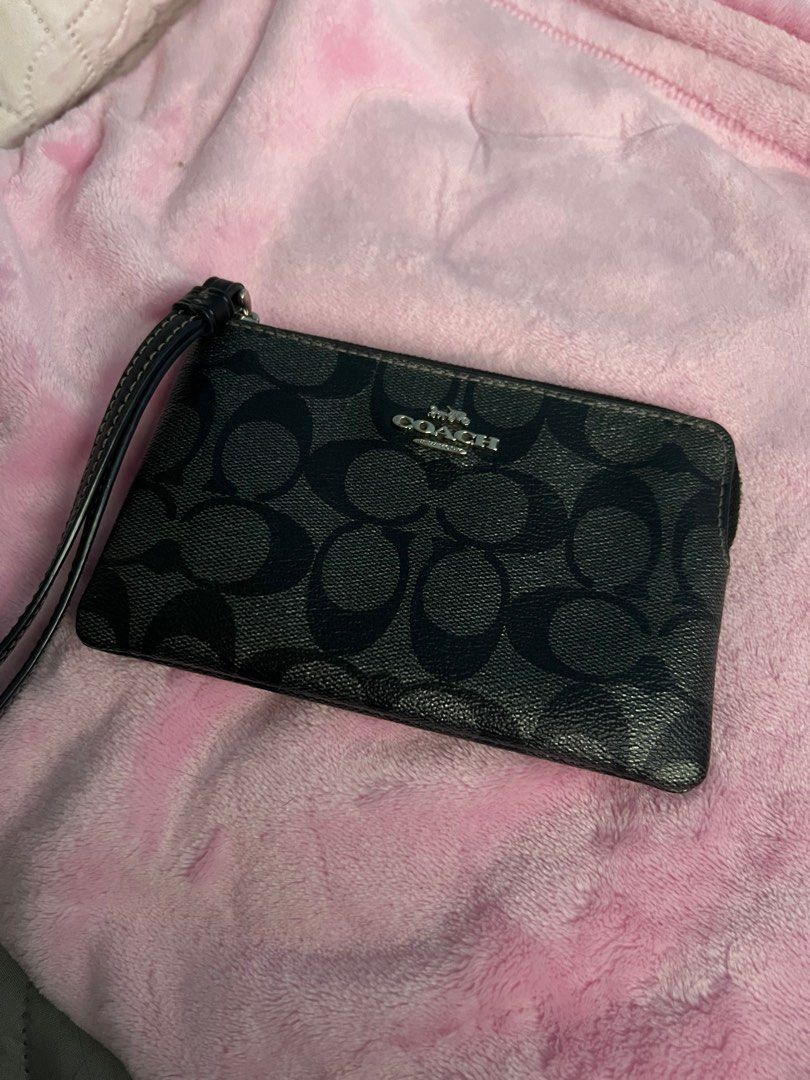 Coach Signature Corner Zip Wristlet (Category: Purses & Pouches) located in Cavite. Submitted by shop.of.change (Listing ID 1326396833, Image 2). Description: Like new Rfs: I already have one .