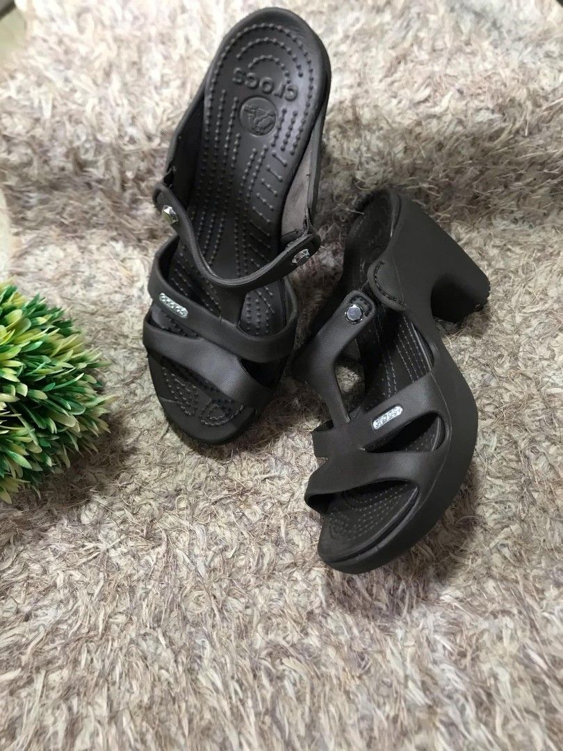 Crocs Cyprus V Heel in Dark Brown Women s Fashion Footwear Heels on Carousell