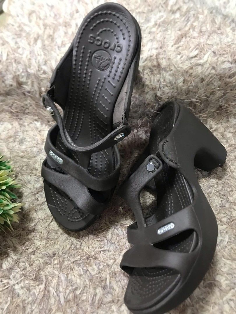 Crocs Cyprus V Heel in Dark Brown Women s Fashion Footwear Heels on Carousell