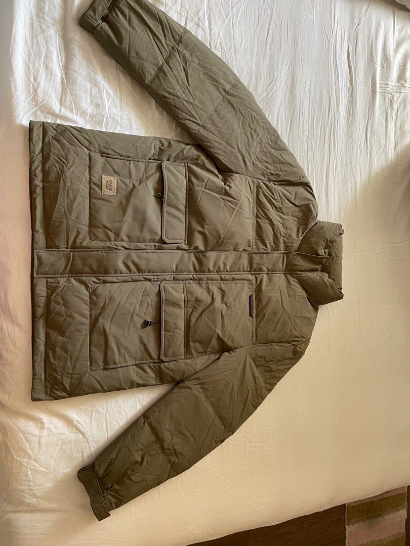 Down Jacket (Category: Coats, Jackets and Outerwear) located in Singapore. Submitted by singaporeling (Listing ID 1326339997, Image 3). Description: Brand new down jacket perfect for very cold weather. Nice khaki green with 2 front pockets & 2 inner pockets. 90% down feather filled. It’s between L & XL. Suitable for a tall person or medium/large size person. Bought it during a recent overseas trip as backup for sudden cold weather but did not get