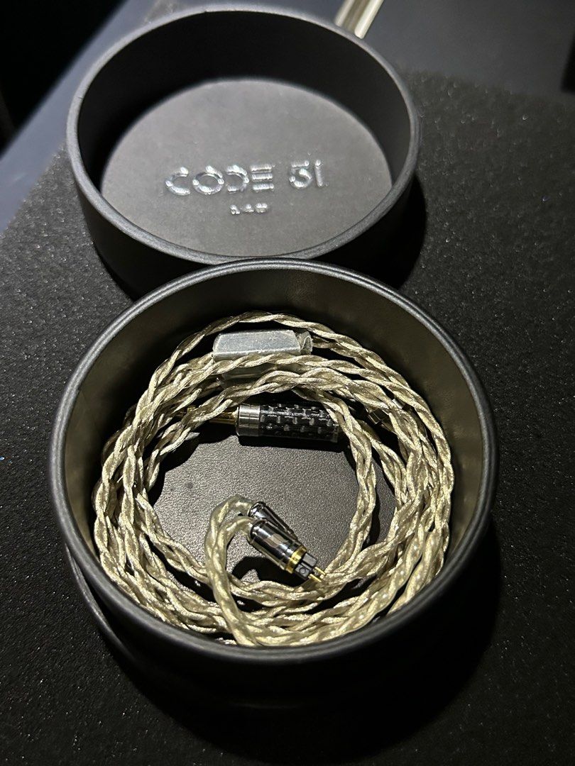 Effect Audio Code 51 （分類：其他音響配件及設備）位於 Hong Kong。 由 elton122 提交（商品編號 1326480589，圖片 1）。簡介： 有單有盒，線身很乾淨，跟線盒冇用過，分線器保護膠未拆，ConX 4.4，退燒放售。 有意歡迎pm。