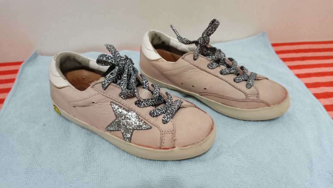 Golden Goose Deluxe Brand (Category: Sneakers & Footwear) located in Binangonan. Submitted by easternthriftingph (Listing ID 1326444219, Image 2). Description: Brand : Golden Goose Deluxe Brand Condition : Used without Box Size : 28 EUR Price : 800.00 Payment : Gcash or Paypal Shipping : LBC Shipping Fee : Buyer .