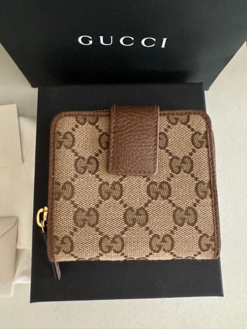 GUCCI Bree Canvas Brown Bifold Wallet (Category: Luxury Bags & Wallets) located in San Fernando. Submitted by ms.mlsluxeboutique (Listing ID 1326351620, Image 2). Description: •100% authentic or moneyback guarantee if proven fake •Purchased from theglamzone.ph_luxe on IG (100% legit luxury online seller) •Purchased price: P20k •Complete inclusions (paperbag, dustbag, cards) •8/10 conditions •Issue: Rubs on side and corner of the wallet and minor 