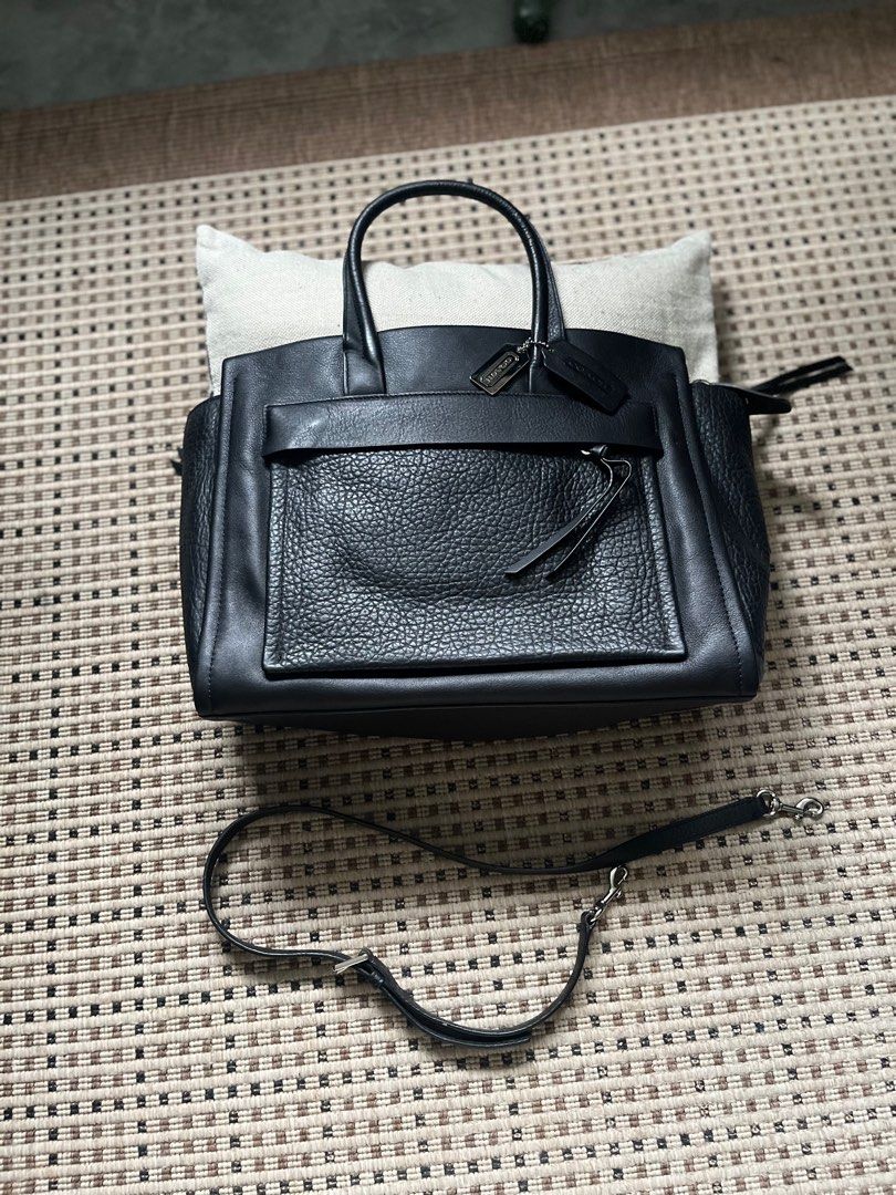 Handbag (Category: Shoulder Bags) located in Singapore. Submitted by catlady3 (Listing ID 1326396708, Image 3). Description: .