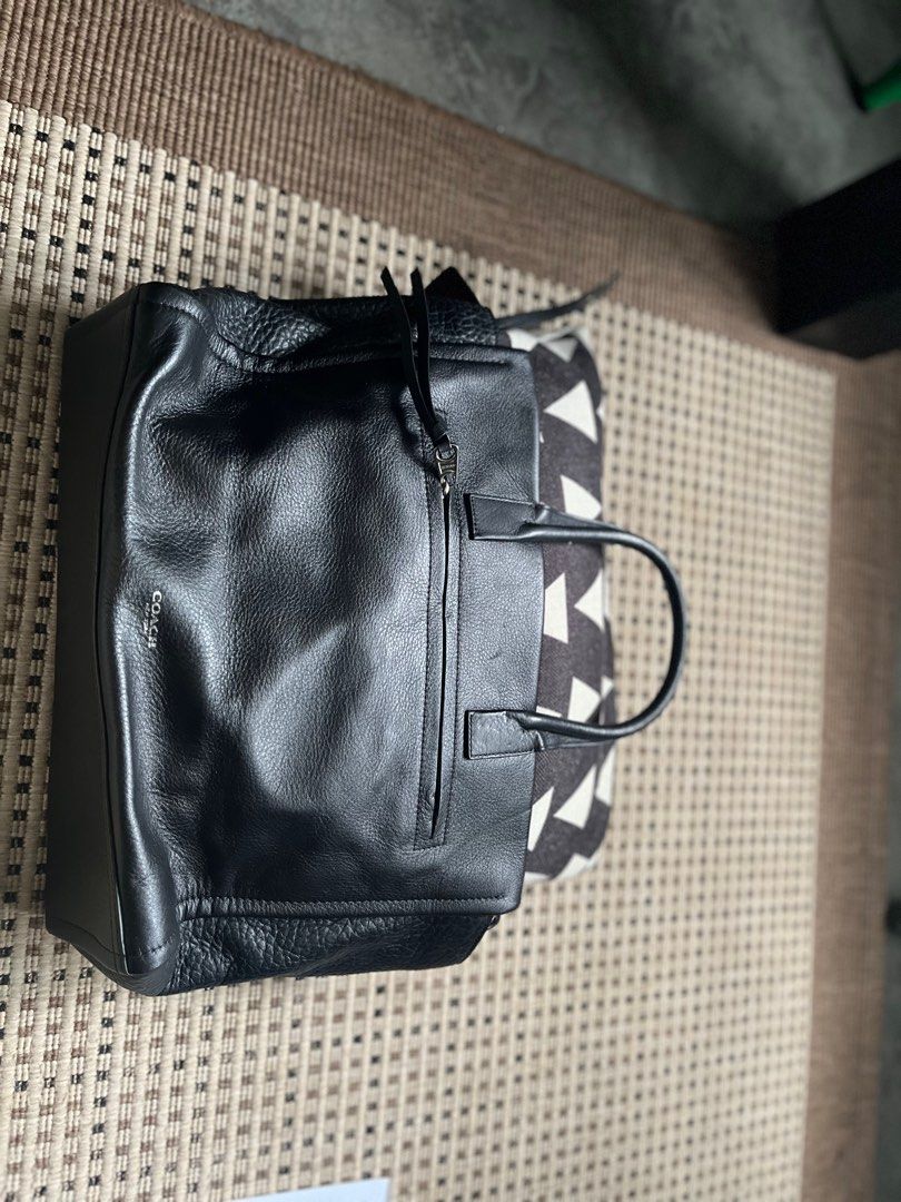 Handbag (Category: Shoulder Bags) located in Singapore. Submitted by catlady3 (Listing ID 1326396708, Image 5). Description: .