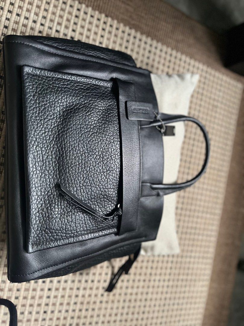 Handbag (Category: Shoulder Bags) located in Singapore. Submitted by catlady3 (Listing ID 1326396708, Image 4). Description: .