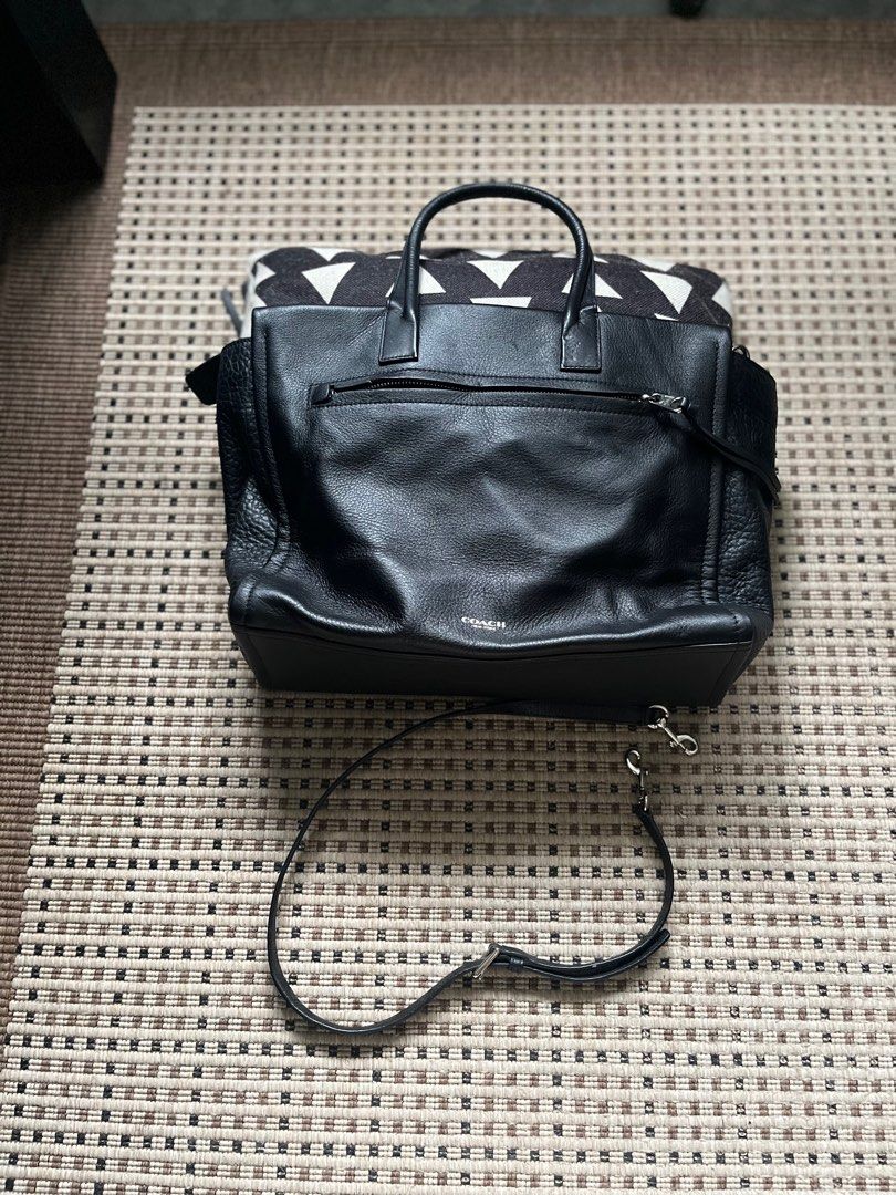 Handbag (Category: Shoulder Bags) located in Singapore. Submitted by catlady3 (Listing ID 1326396708, Image 6). Description: .
