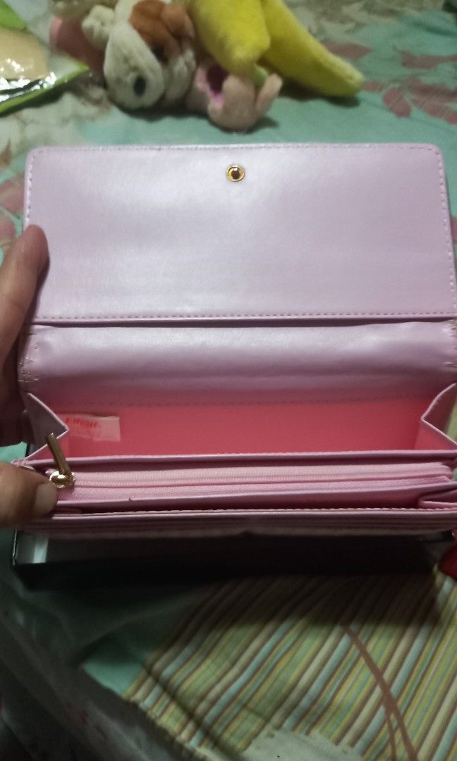 Hello Kitty Wallet (Category: Wallets & Card holders) located in Quezon City. Submitted by pinkypinksy (Listing ID 1326339187, Image 2). Description: Brand new but with flaws. old stock.