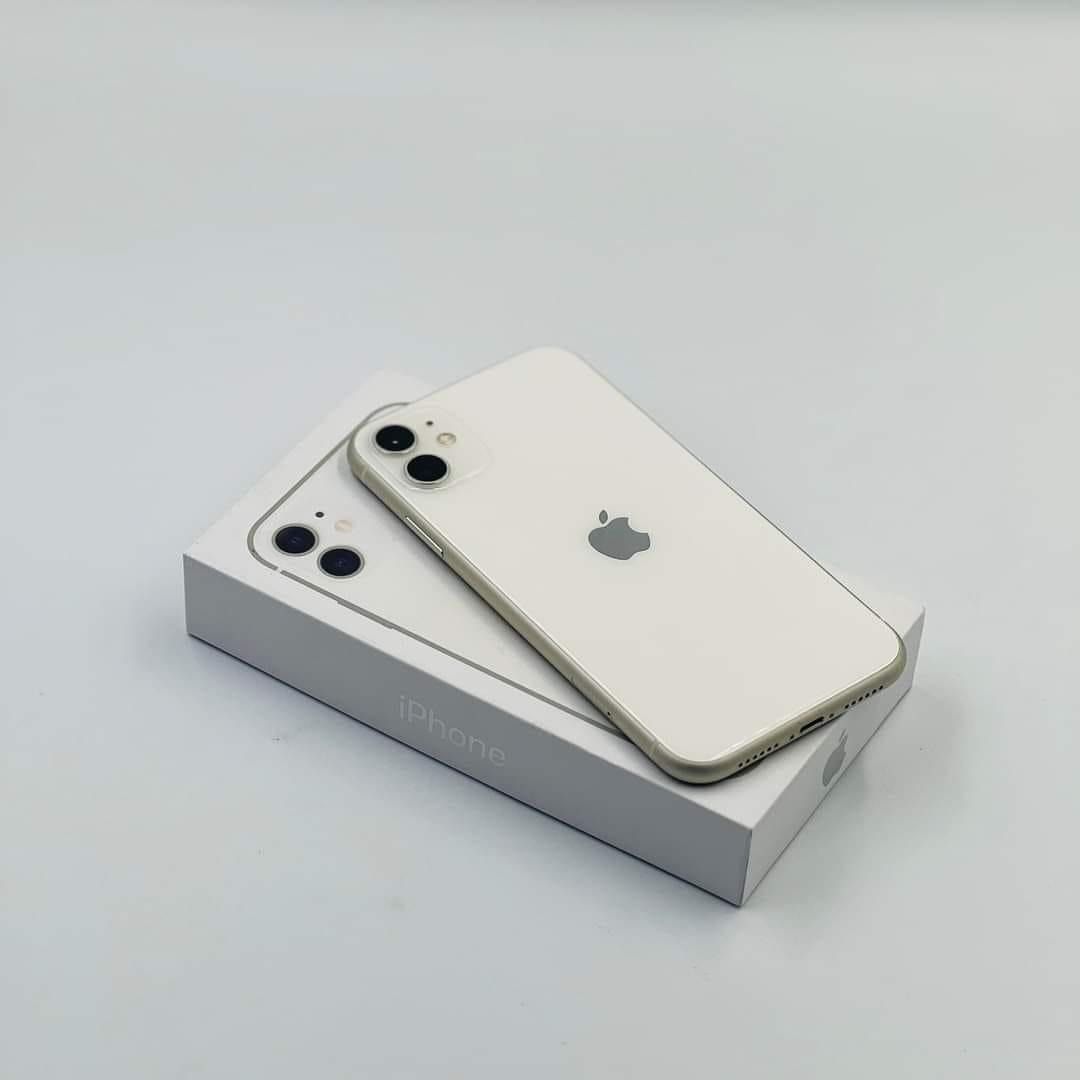 iPhone 11 128gb (Category: iPhone 11 Series) located in Manila. Submitted by TekiCashGadgetsph (Listing ID 1326395577, Image 3). Description: (FU) Open-line, any sim working (worldwide) - Guaranteed original iPhone not fake/copy accessories with box Secondhand Good as new not abused! Presentable •Original Lcd • no issue hidden issues • clean apple id / iCloud id • Good batthealth • Good cam front/back • Good Performance • Working face id • Good u