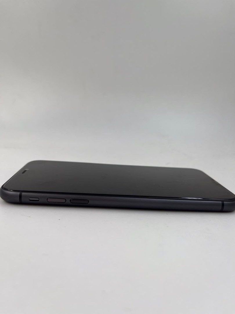 iPhone 11 256gb (Category: iPhone 11 Series) located in Manila. Submitted by TekiCashGadgetsph (Listing ID 1326391143, Image 3). Description: (FU) Open-line, any sim working (worldwide) - Guaranteed original iPhone not fake/copy accessories with box Secondhand Good as new not abused! Presentable •Original Lcd • no issue hidden issues • clean apple id / iCloud id • Good batthealth • Good cam front/back • Good Performance • Working face id • Good u