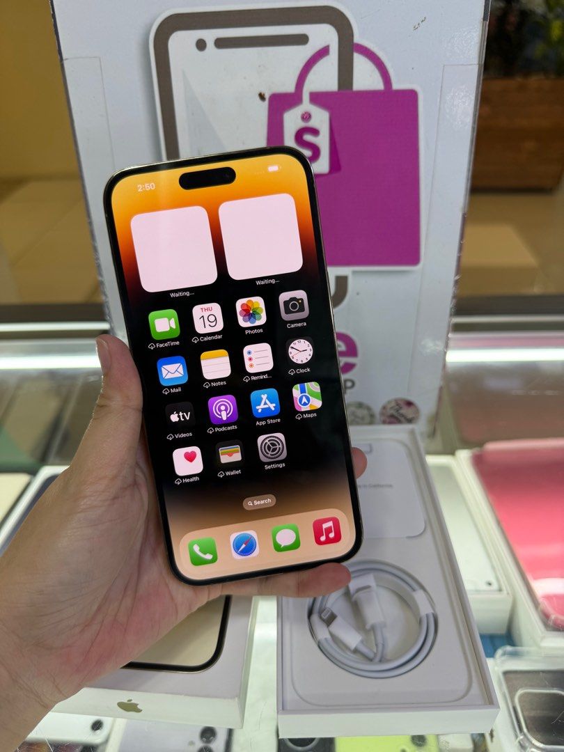iphone 14 pro max 128gb dual sim good as new (Category: iPhone 14 Series) located in Cainta. Submitted by vine_gadget_shop (Listing ID 1326411877, Image 3). Description: iphone 14 pro max 128gb dual sim good as new complete package china variant pick up store greenhills shopping center we accept trade in we accepy credit card and ggives installment we do cod and door to door we ship nationwide for fast transaction call 09277368323 look for vine v