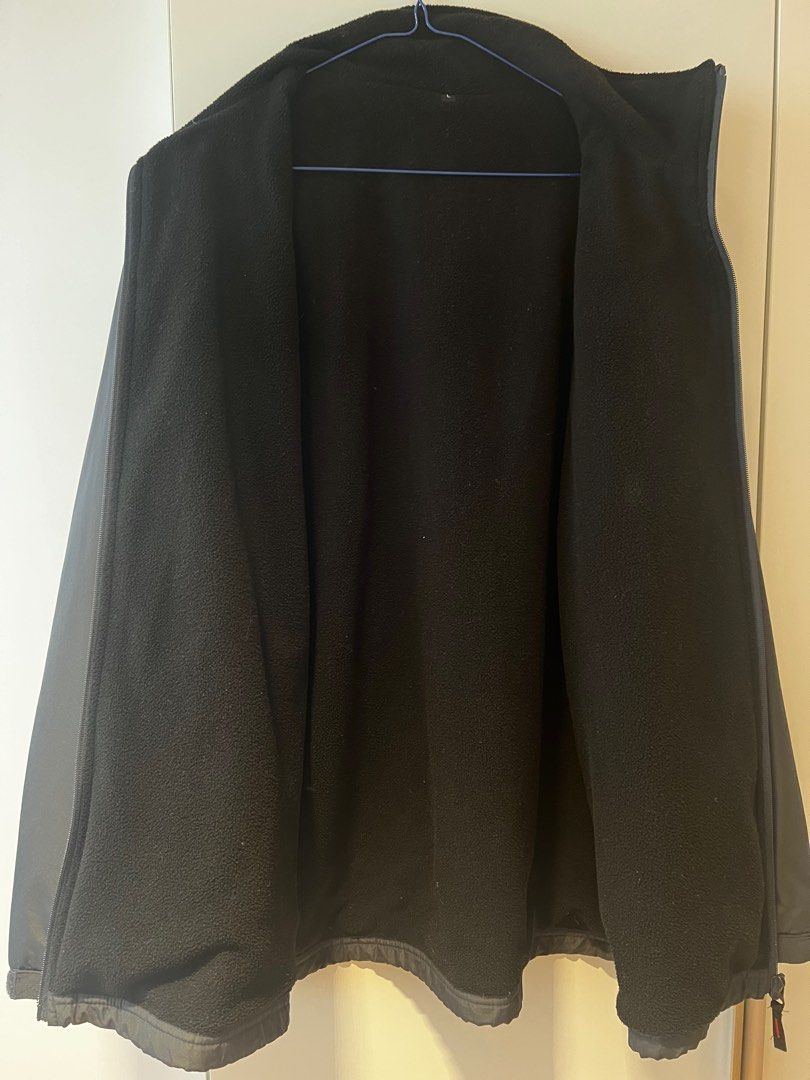Jacket (Category: Coats, Jackets and Outerwear) located in Singapore. Submitted by sporean (Listing ID 1326356018, Image 3). Description: Light windbreaker with fleece inside.