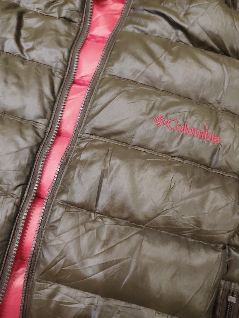 Jacket (Category: Coats, Jackets and Outerwear) located in Georgetown. Submitted by redcheery (Listing ID 1326424599, Image 3). Description: .