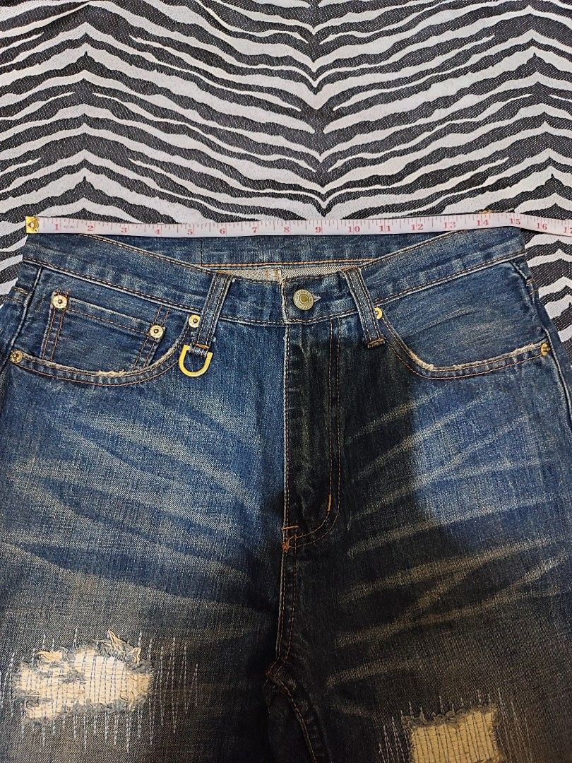 Levi's x Mastermind (Category: Jeans) located in Cebu City. Submitted by haryvyylyynn (Listing ID 1326328705, Image 3). Description: Levi's Mastermind size 31 on tag 1350.