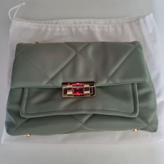 (Kategori: ) berada di . Dikirim oleh alanisstuff (ID iklan 1326432793, Gambar 1). Deskripsi: .