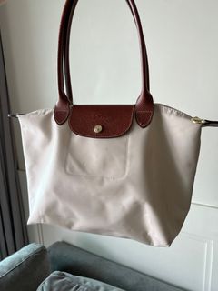 (Category: ) located in . Submitted by closetbyless (Listing ID 1326396346, Image 1). Description: .