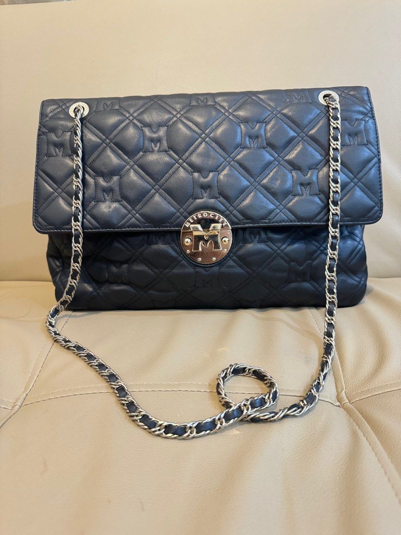 Metro City Double Flap (Category: Luxury Bags & Wallets) located in Angono. Submitted by rainnefer15849 (Listing ID 1326485483, Image 2). Description: Selling my store-bought Metro City chain sling bag with light gold chain. Rarely used, only for special events. Nothing to explain. See last photo for size reference. Still available as long as posted. Last price is posted. MoP: BPI/UB/GCash - Strictly payment first Check out via orange app or same