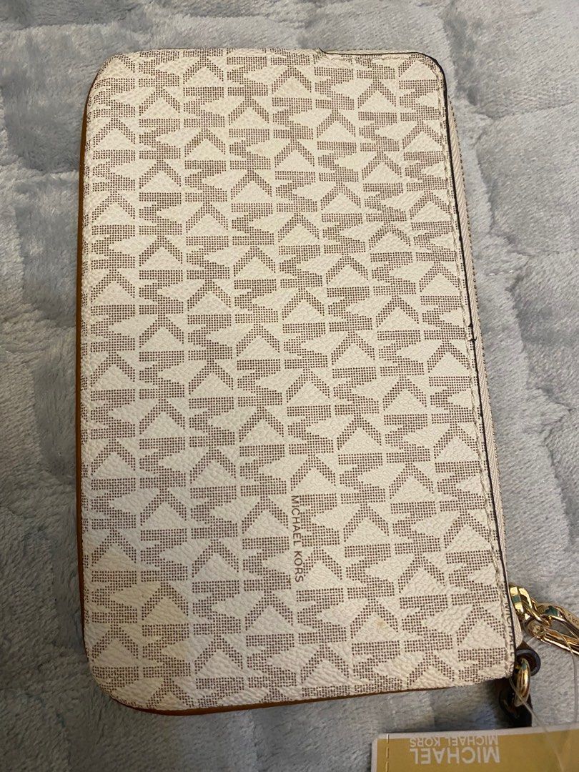 MK Wristlet (fits iphone plus phones) (Category: Luxury Bags & Wallets) located in Marikina City. Submitted by neltan_carousel (Listing ID 1326351199, Image 2). Description: 💯% Authentic/Original MK Wristlet • fits iphone plus phones • inclusions: care card & price tag only.