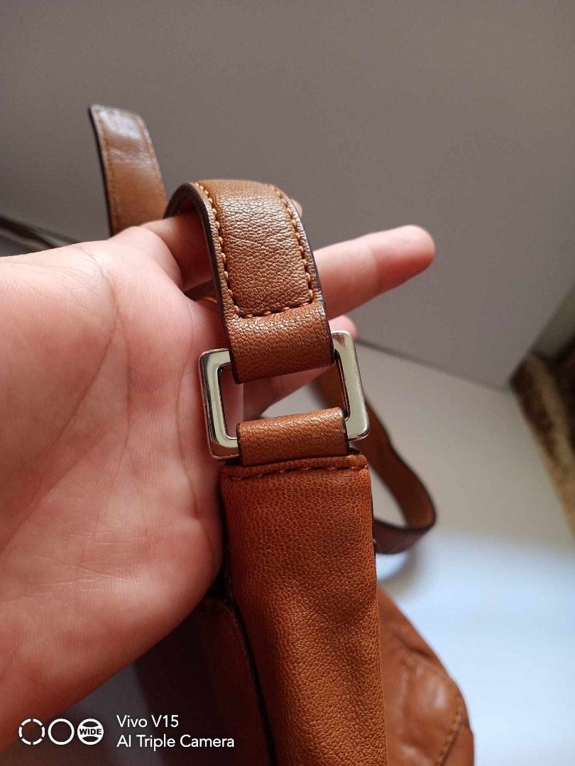 orig.mk (Category: Luxury Bags & Wallets) located in Tagum. Submitted by luxbagelyas (Listing ID 1326362385, Image 2). Description: genuine leather small size with sign of use good condition.
