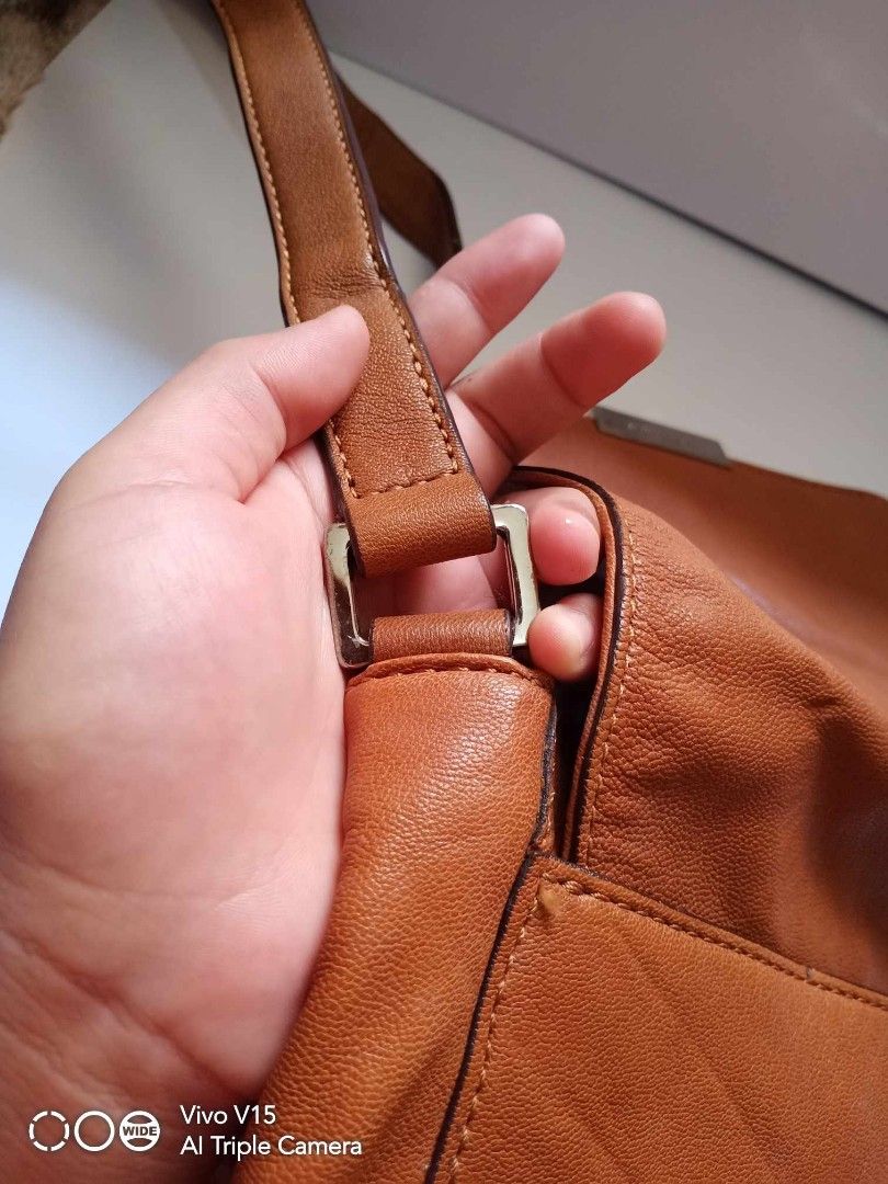 orig.mk (Category: Luxury Bags & Wallets) located in Tagum. Submitted by luxbagelyas (Listing ID 1326362385, Image 3). Description: genuine leather small size with sign of use good condition.