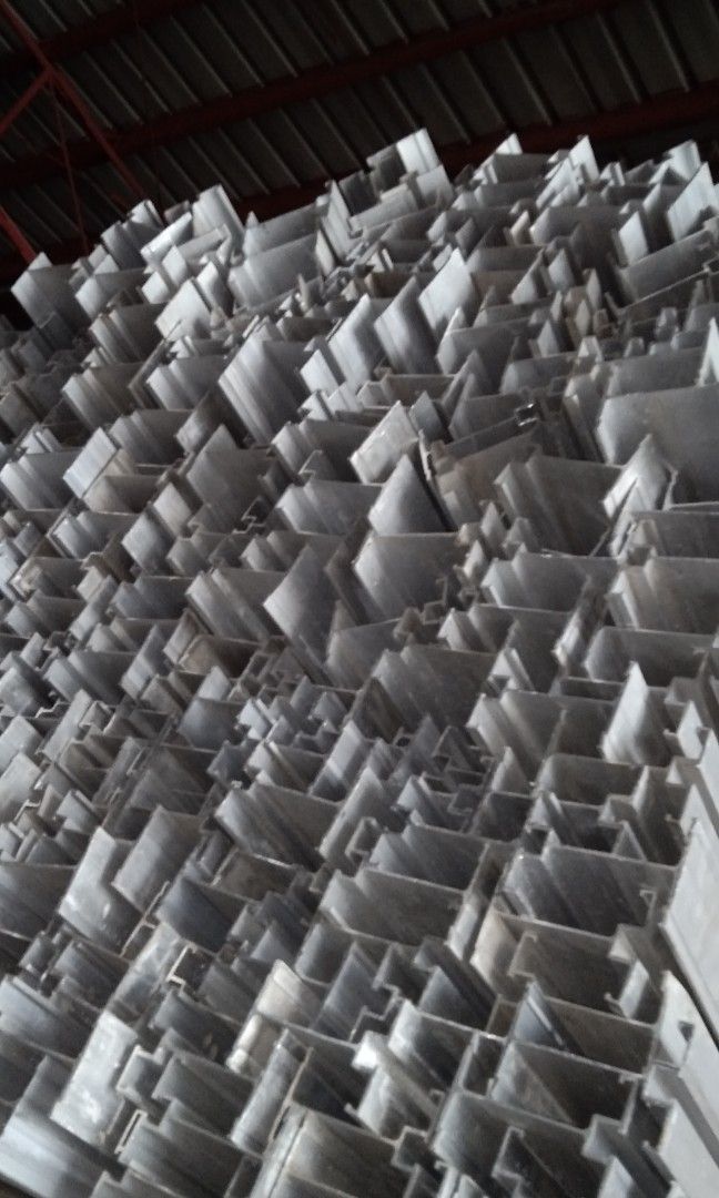 REKTA PLANTA ALUMA BEAM (Category: Construction & Building Materials) located in Valenzuela. Submitted by elizabeth.nietes (Listing ID 1326369426, Image 1). Description: for inquiry you may call : 0961-545-0901 0976-169-4137 BRAND NEW 💯 ALUMA BEAM 75 X 122MM X 6 MTRS.