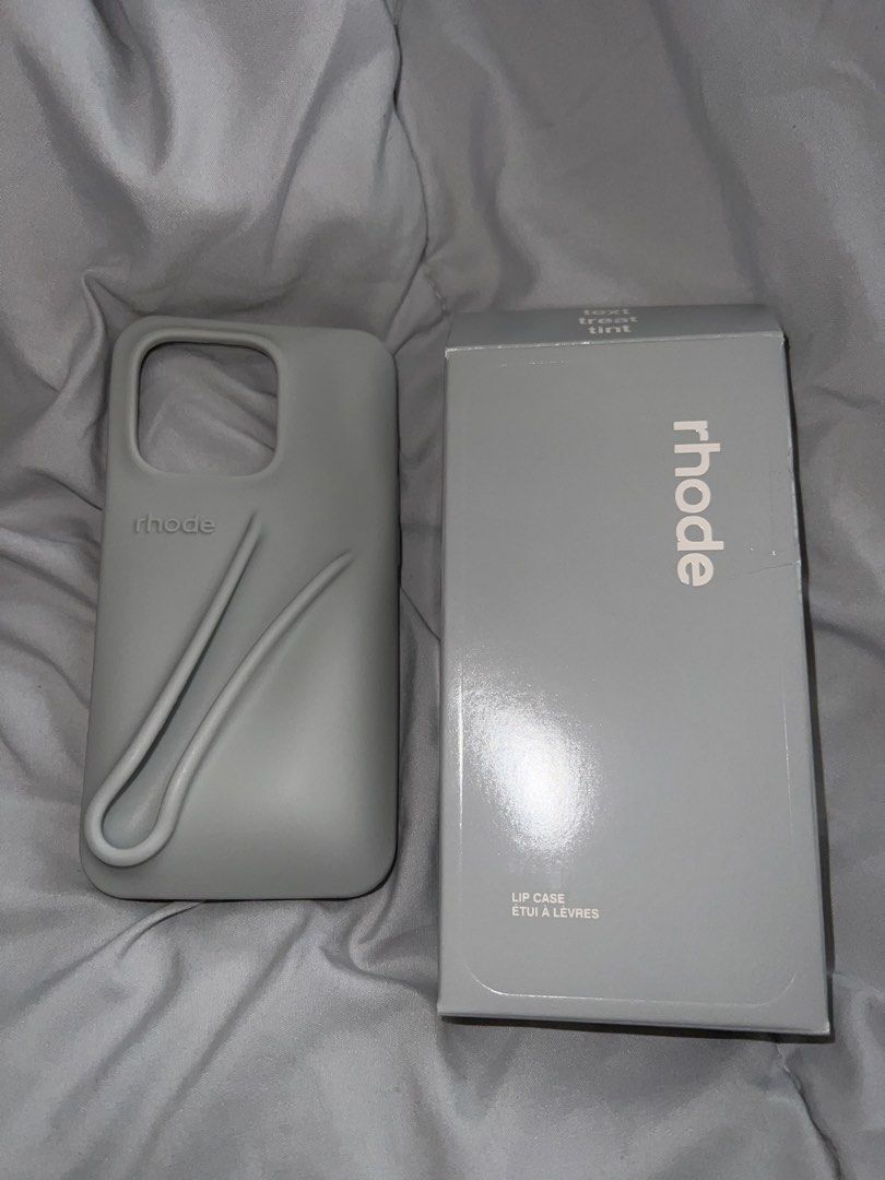 Authentic Grey Rhode Lip case for iPhone 14 Pro (Category: Cases & Sleeves) located in Cebu City. Submitted by mariatan16 (Listing ID 1326404372, Image 3). Description: I bought this for ₱3.2k from a reseller in the orange app RFS: i only used this only a few times and i upgraded my phone and need of funds shipping outside cebu : j&t in cebu : maxim terms & condition : - first pay, first serve - payment is REQUIRED before shipping the item - no r