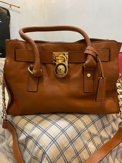 (Category: ) located in . Submitted by thesummerwardrobe (Listing ID 1326490437, Image 1). Description: .