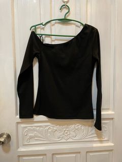 (Category: ) located in . Submitted by thesummerwardrobe (Listing ID 1326490254, Image 1). Description: .