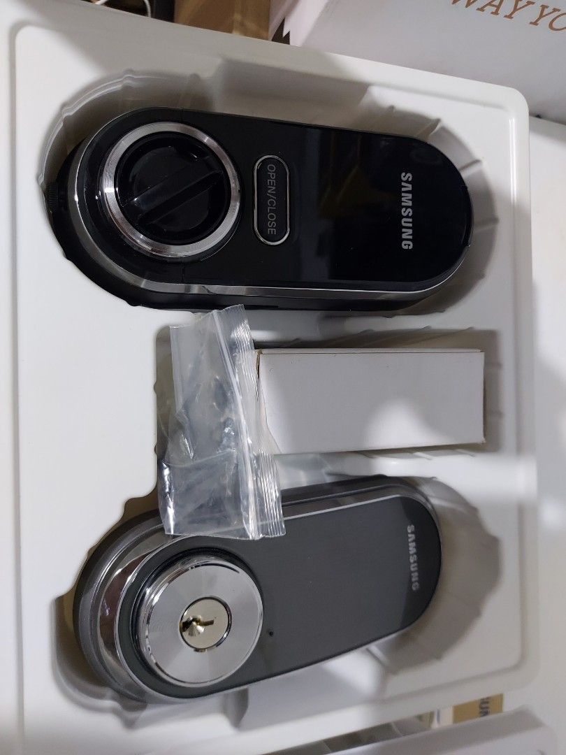 Samsung Smart Door Lock (Category: Locks, Doors & Gates) located in Taguig. Submitted by potato_corner (Listing ID 1326431453, Image 3). Description: Samsung Smart Door Lock Model SHP-DS510 Inclusion Box instruction manual 1 key card No issue Complete.