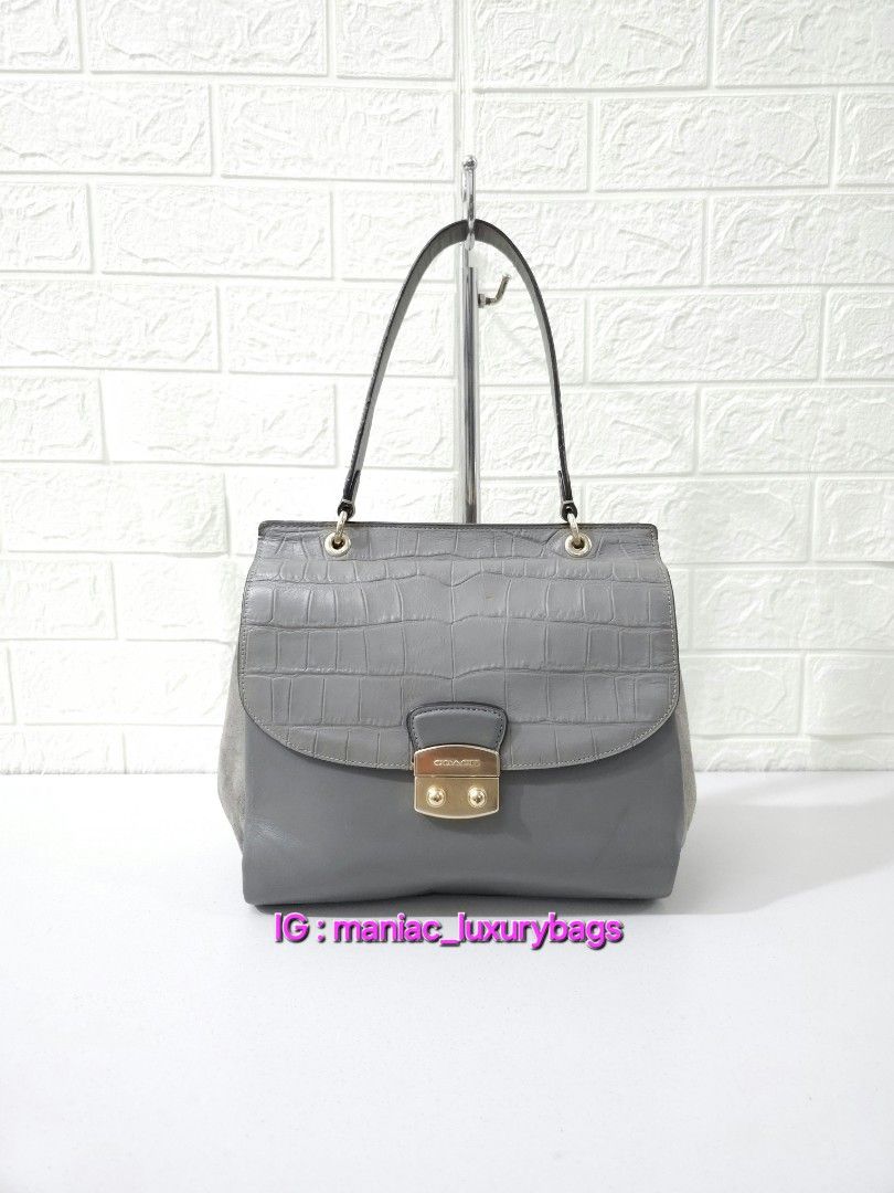 Avary flap carryall deals