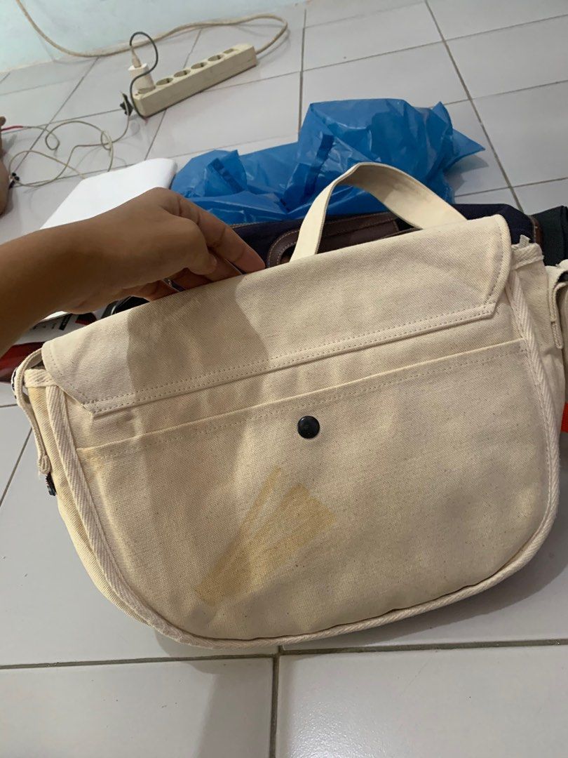 【WHO.A.U】Steve Sling Bag[B] Steve Sling Bag[B] - 후아유닷컴