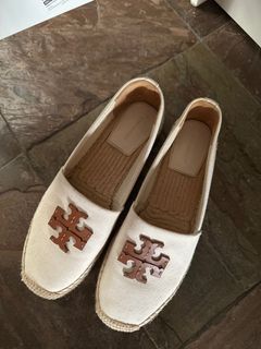 (Category: ) located in . Submitted by clothesandstitches (Listing ID 1326379015, Image 1). Description: .